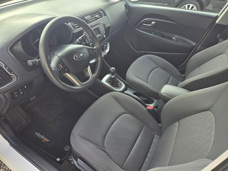Kia Rio (2015) 1.2 i Zimáky,Serviska - fotka 10 z 25