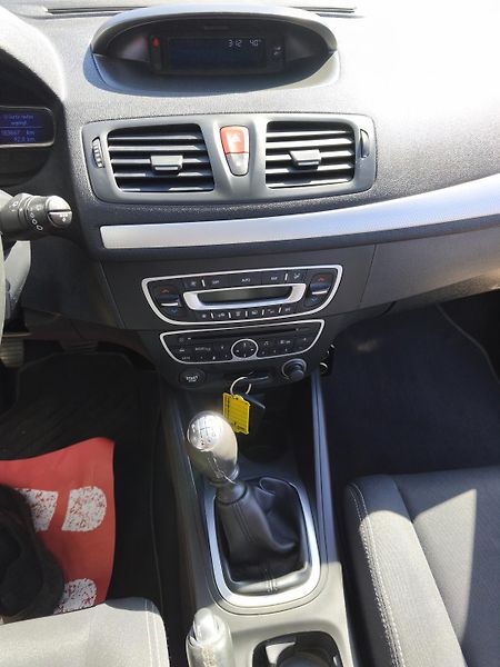 Renault Mégane (2009) 1,616V 81kW 6-ti kvalt!! - fotka 16 z 28