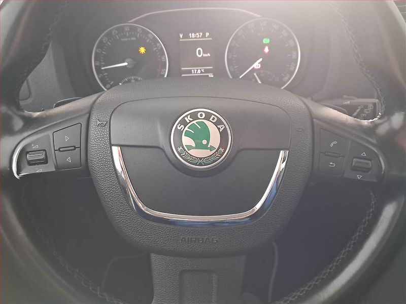 Škoda Octavia (2011) Laurin&Klement 2.0 TDI, 4X4 - fotka 16 z 22
