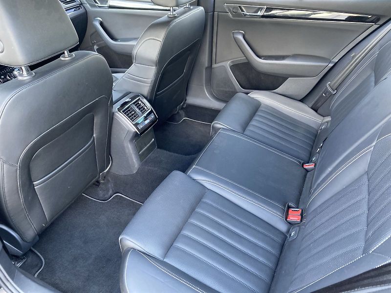 Škoda Superb (2023) Combi 2.0 TDI 4x4 DSG L&K - fotka 10 z 41