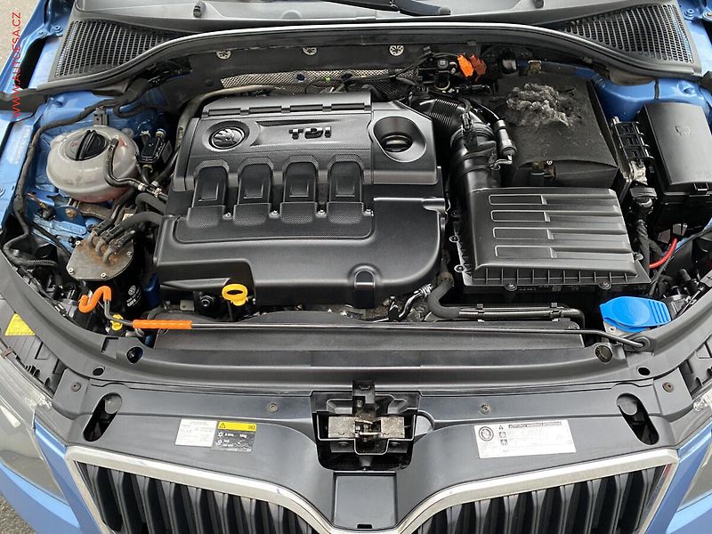 Škoda Octavia (2013) 2.0 TDi 4x4, Elegance, park - fotka 7 z 18