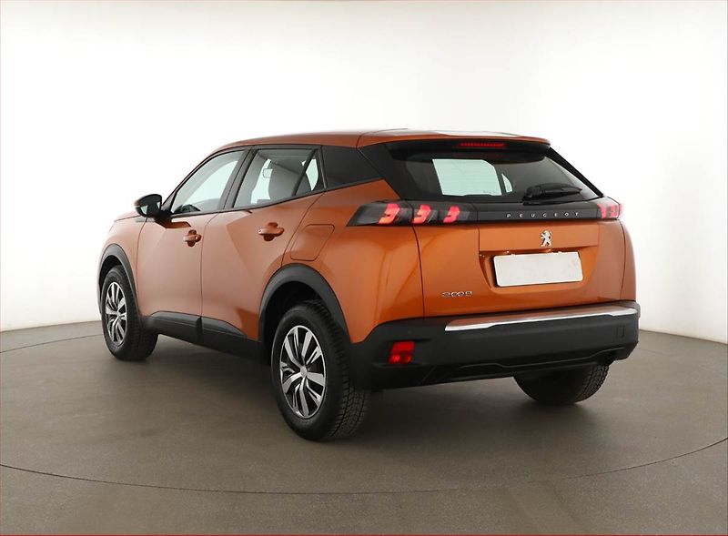 Peugeot 2008 (2021) Active 1.2 PureTech, ČR,1.maj - fotka 4 z 19