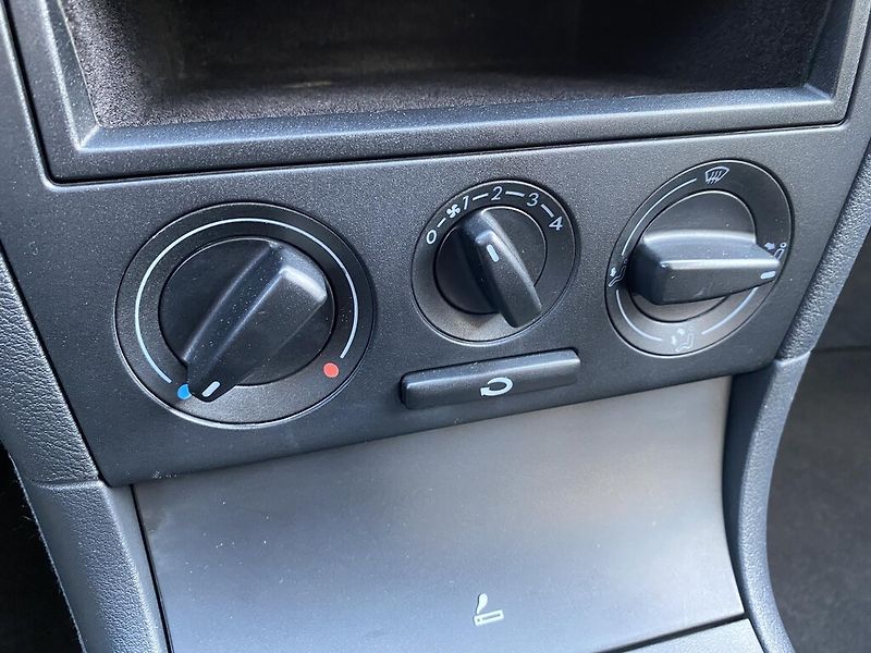 Škoda Octavia 1,9 SDI 50 kW Ambiente - fotka 17 z 22