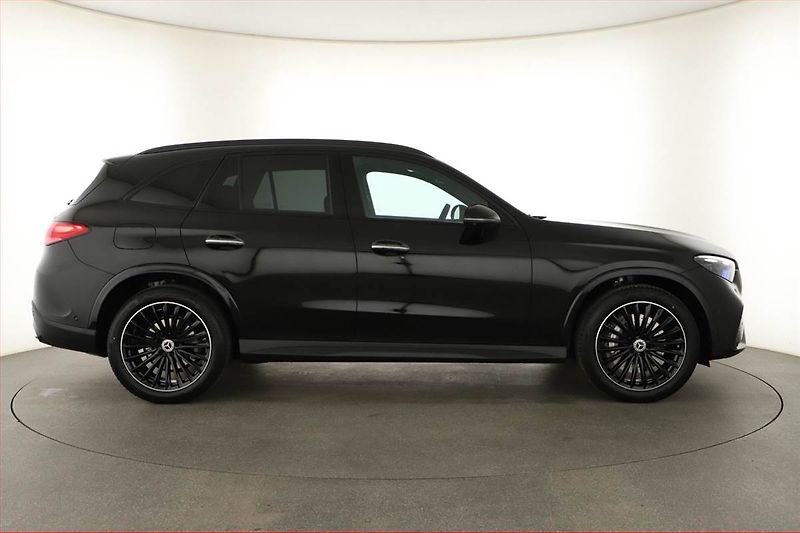 Mercedes-Benz GLC (2025) 220 d 4MATIC, AMG Line - fotka 6 z 28