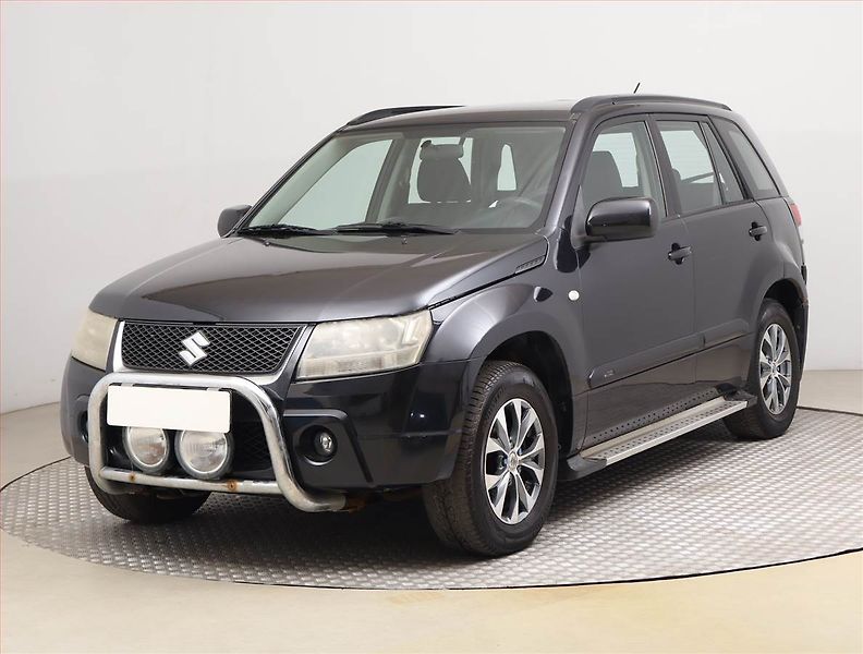 Suzuki Grand Vitara (2006) 2.0, 4X4, Park. senzory - fotka 2 z 17