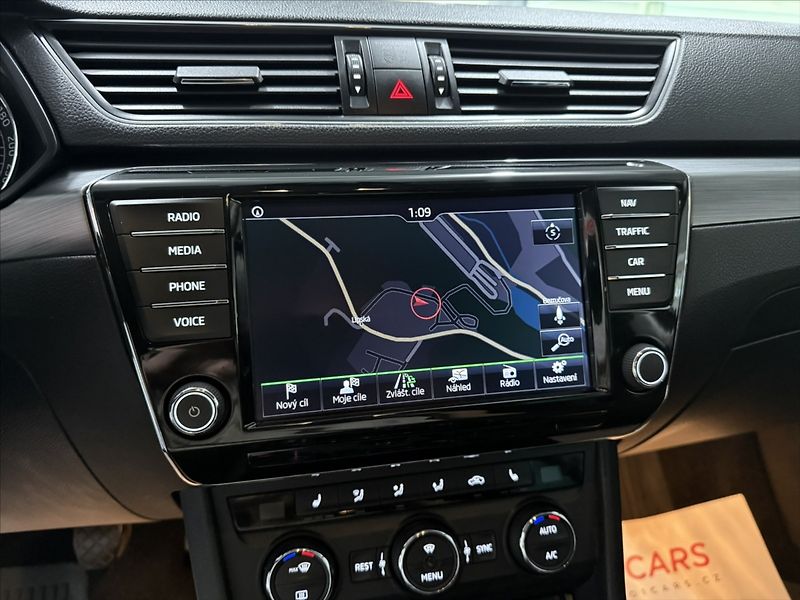 Škoda Superb 2,0   TDI 110kW STYLE 4x4 TAŽN - fotka 19 z 47