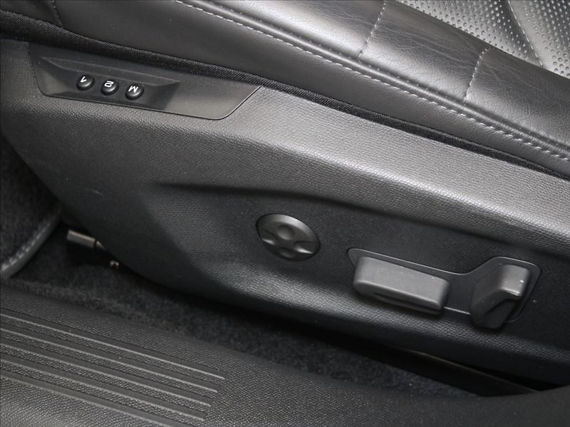 Citroën C5 X 1,6 PT 133kW Shine Paměť 31tkm - fotka 23 z 27