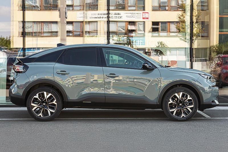 Citroën C4 1,2 MAX 130k Automat + ZIMA - fotka 4 z 18