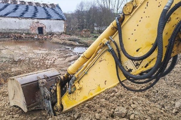 Komatsu (2005) 210 bagr 22t i svahovka - fotka 4 z 6