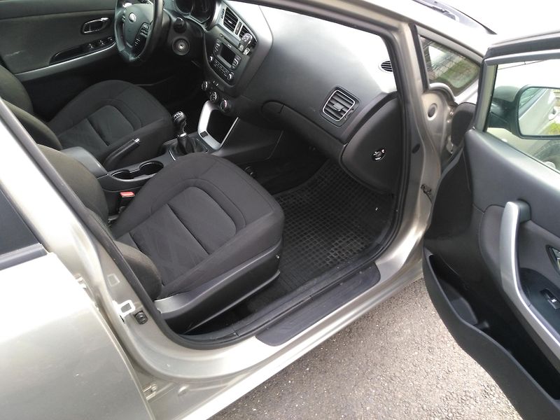 Kia Ceed 1,4i + LPG - fotka 21 z 26