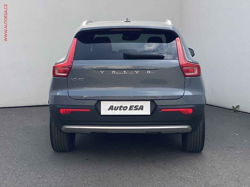 Volvo XC40 (2022) 1.5i, ČR, AT, LED - fotka 5 z 19