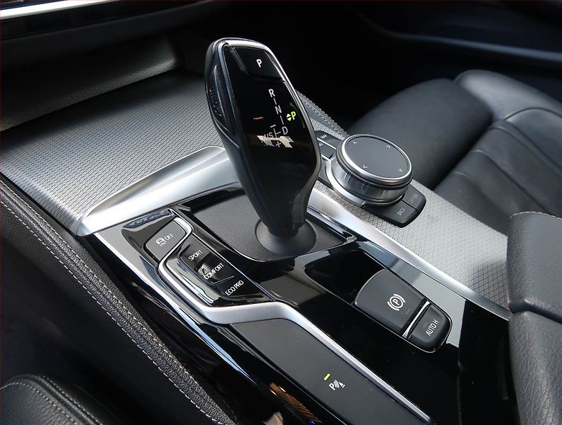 BMW Řada 5 (2020) M Sport 530d - fotka 13 z 27