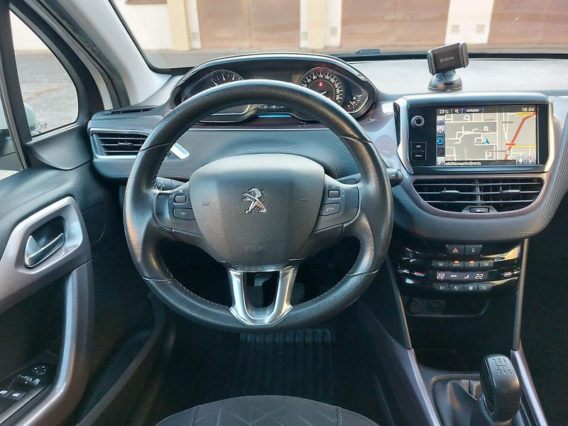 Peugeot 2008 (2015) 1,6VTi 88kw ČR 1.maj. - fotka 13 z 17