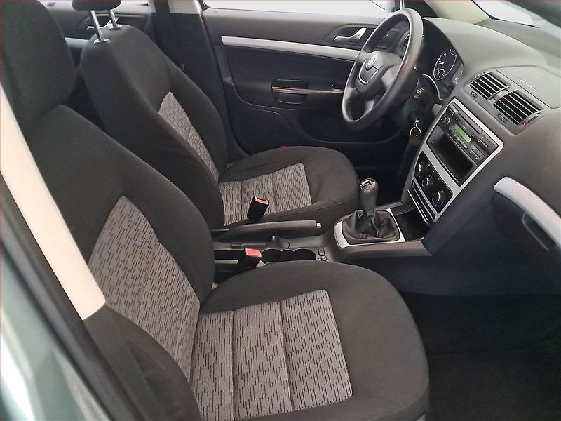 Škoda Octavia (2009) Ambiente 1.4 TSI - fotka 9 z 16