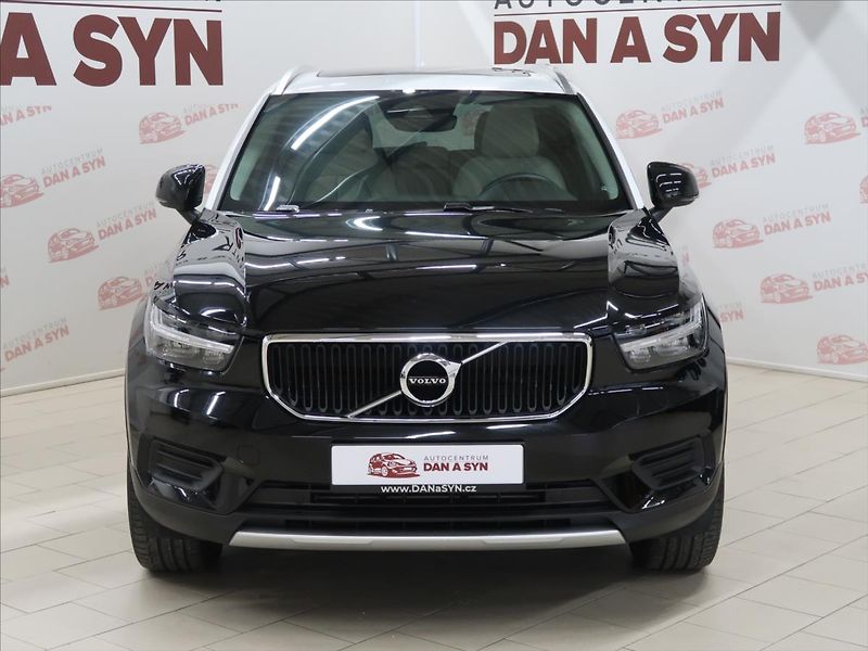 Volvo XC40 2,0 D4 AWD MOMENTUM CZ - fotka 2 z 39