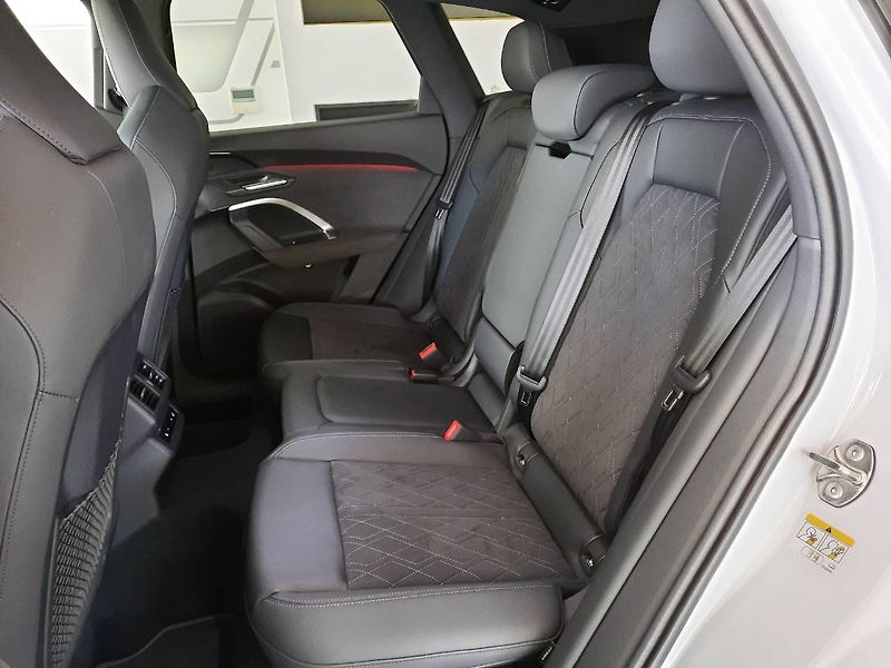 Audi Q5 (2025) 2.0 TDI quattro (150kW/204k) S - fotka 9 z 25