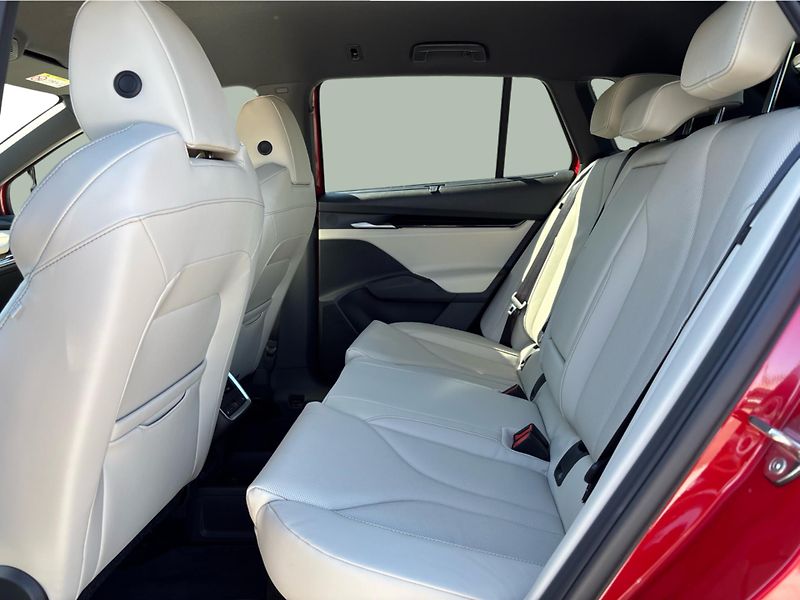 Škoda Elroq 85x 210 kW 82 kWh TČ L&K - fotka 13 z 30