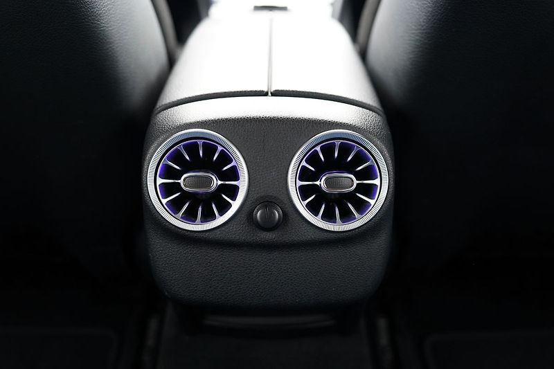 Mercedes-Benz Třídy C C 350e Plug -in hybrid/280PS - fotka 31 z 40