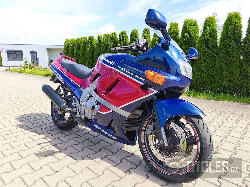 Kawasaki ZZR 600 (1992) - fotka 2 z 12