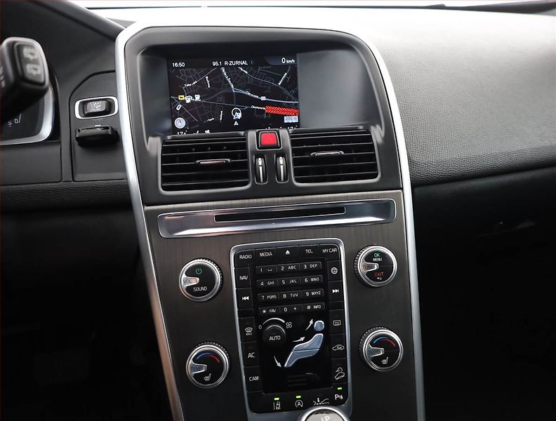 Volvo XC60 (2015) Summum D5, 4X4, Automat - fotka 10 z 21