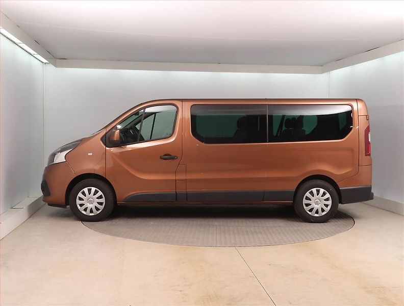 Renault Trafic (2019) 1.6 dCi, Bus, 9Míst, ČR, DPH - fotka 3 z 15