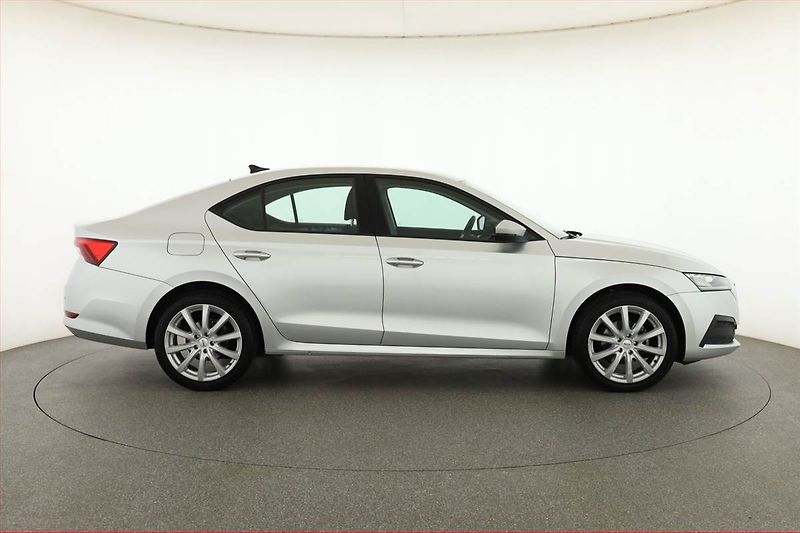 Škoda Octavia (2023) Ambition 1.5 TSI - fotka 6 z 19