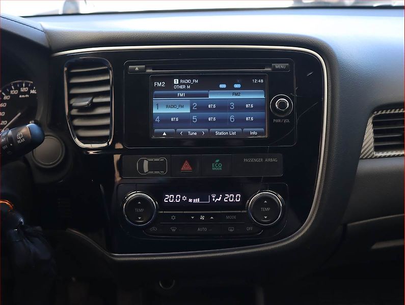 Mitsubishi Outlander (2016) 2.2 DI-D, 4X4, Tempomat - fotka 12 z 16