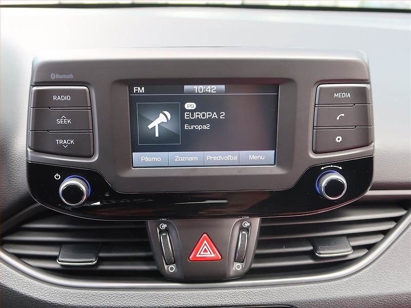 Hyundai i30 (2017) Comfort 1.6 CRDi, Automat - fotka 16 z 19