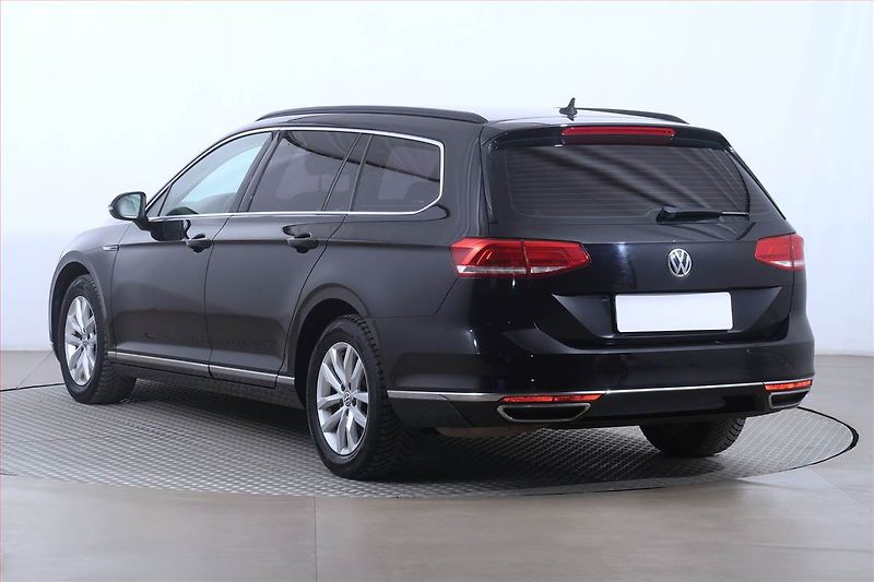Volkswagen Passat (2017) 2.0 TDI, 4X4, Automat - fotka 4 z 25