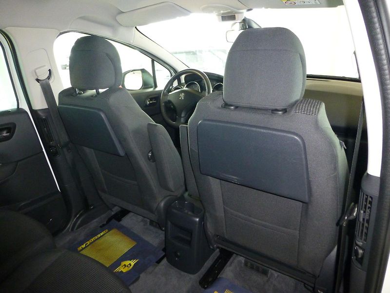 Peugeot 5008 (2014) 1,6HDI*NAVIGACE.*PARKS**NEW - fotka 22 z 24