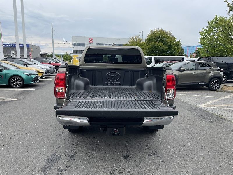 Toyota Hilux 2.8D 6AT Active - fotka 5 z 29