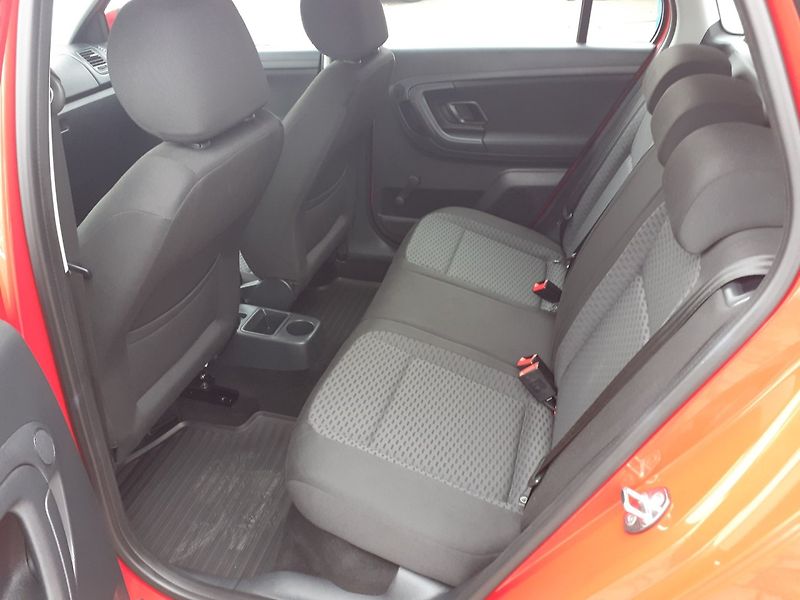 Škoda Fabia (2014) KOMBI 1.2 TSi  AMB - fotka 14 z 33