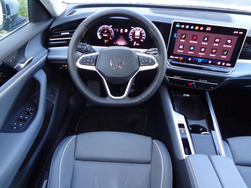 Volkswagen Passat 2.0 TDI DSG Elegance  110 kW - fotka 5 z 30