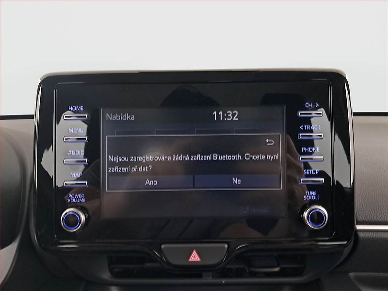 Toyota Yaris (2022) 1.5 VVT-i Hybrid, Automat - fotka 17 z 18