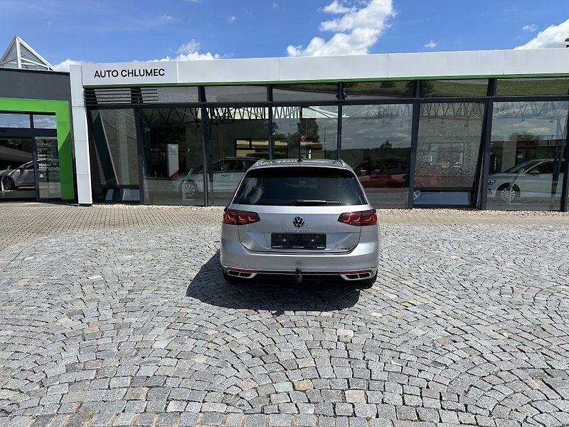 Volkswagen Passat Variant 2.0 TDI DSG R-Line 4Motion - fotka 6 z 34