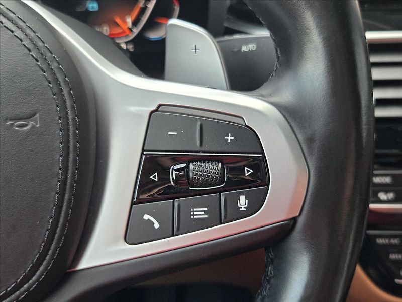 BMW Řada 5 3,0 540i xDrive Luxury Laser H - fotka 19 z 26