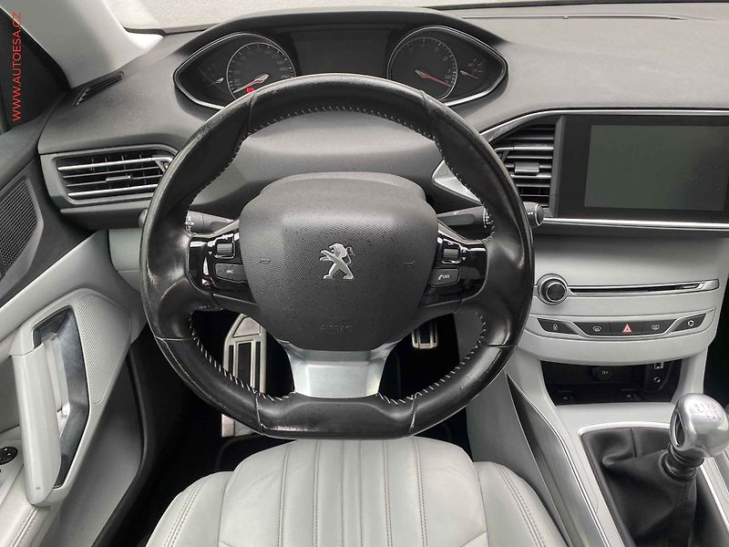 Peugeot 308 (2015) 1.2 PT, Allure, LED, panor - fotka 11 z 18
