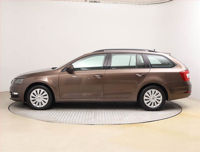 Škoda Octavia (2020) Ambition 1.6 TDI, Tempomat - fotka 3 z 16