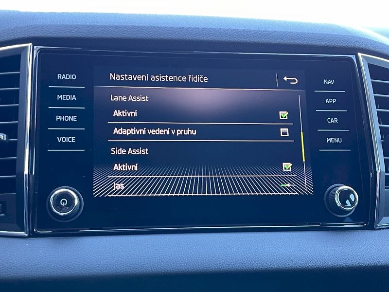 Škoda Karoq (2019) 1.5 TSI 110 kW DSG Style Plus - fotka 16 z 35