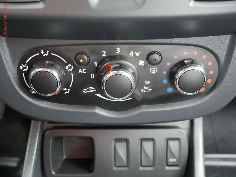 Dacia Duster (2014) 1.2 TCe, ČR, AC, tažné - fotka 14 z 14