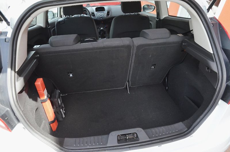 Ford Fiesta (2015) 1.25i 1.MAJITEL / STK 06/2028 - fotka 27 z 28