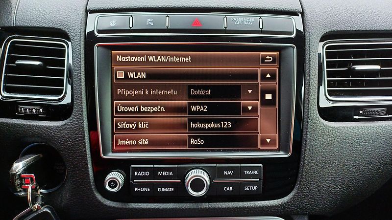 Volkswagen Touareg 3.0 TDI 193kW R-LINE-WEBASTO- - fotka 46 z 50
