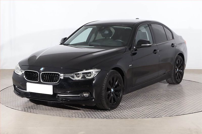 BMW Řada 3 (2016) 320 d, Serv.kniha, Navi - fotka 2 z 25