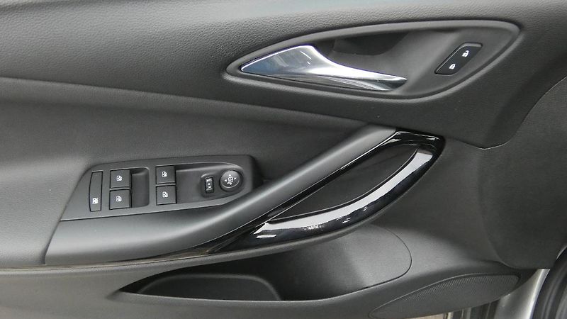 Opel Astra 1.5 CDTi 90kW Elegance ST S/S - fotka 9 z 23