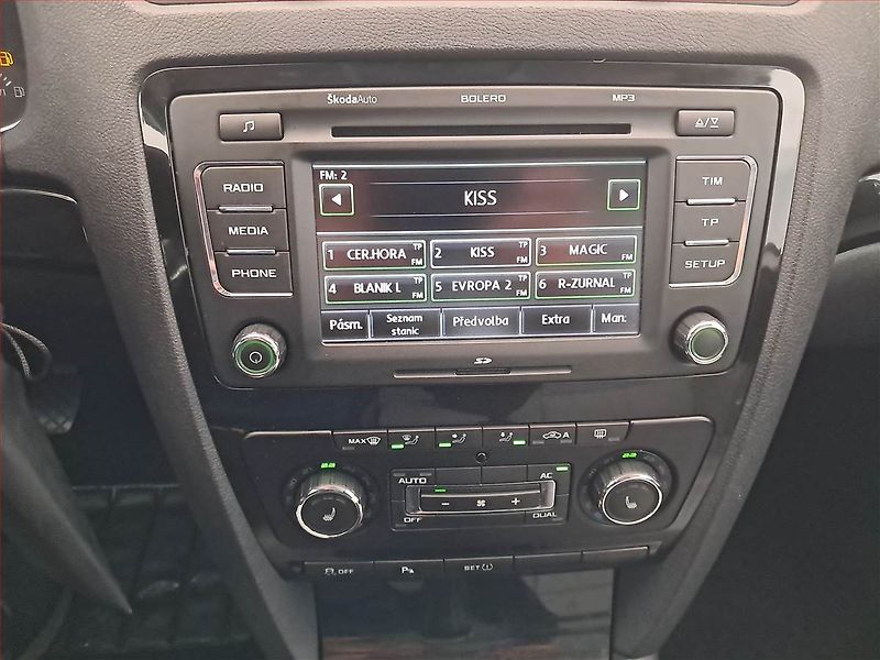 Škoda Octavia (2011) 2.0 TDI, Xenony, Tempomat - fotka 12 z 17