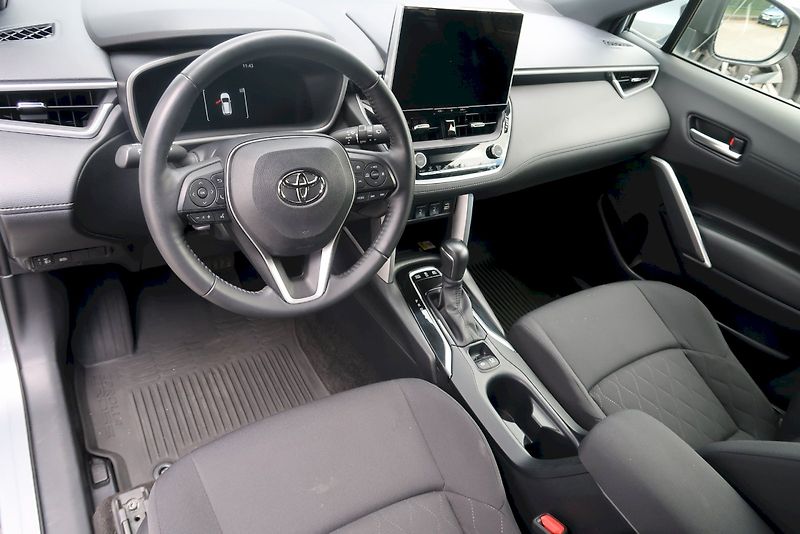Toyota Corolla Cross (2024) Comfort Business 2,0 Hybrid 4x - fotka 10 z 28