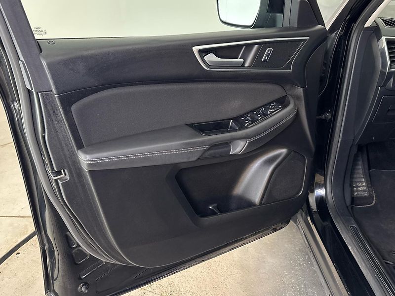 Ford S-MAX Titanium AT - fotka 13 z 28