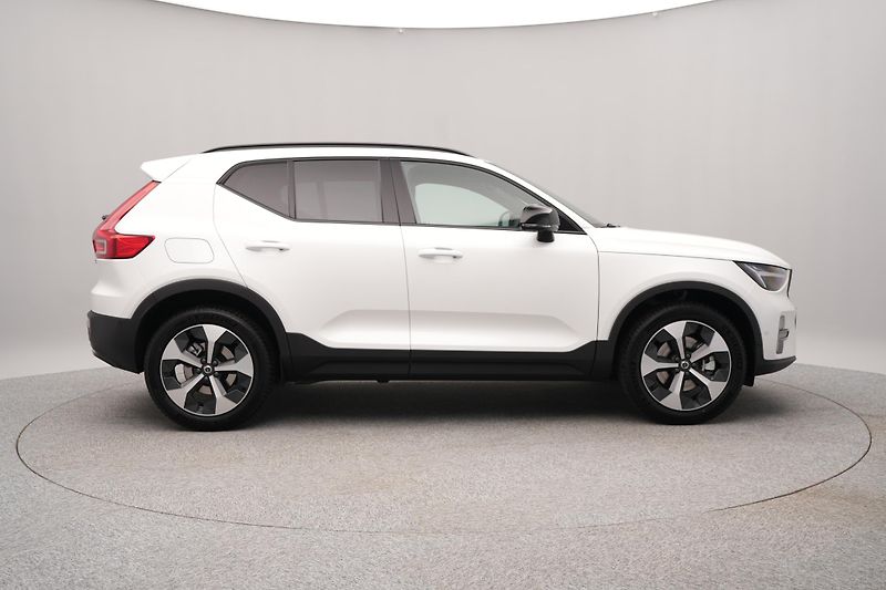 Volvo XC40 (2026) B3 AUT DARK PLUS - fotka 13 z 22