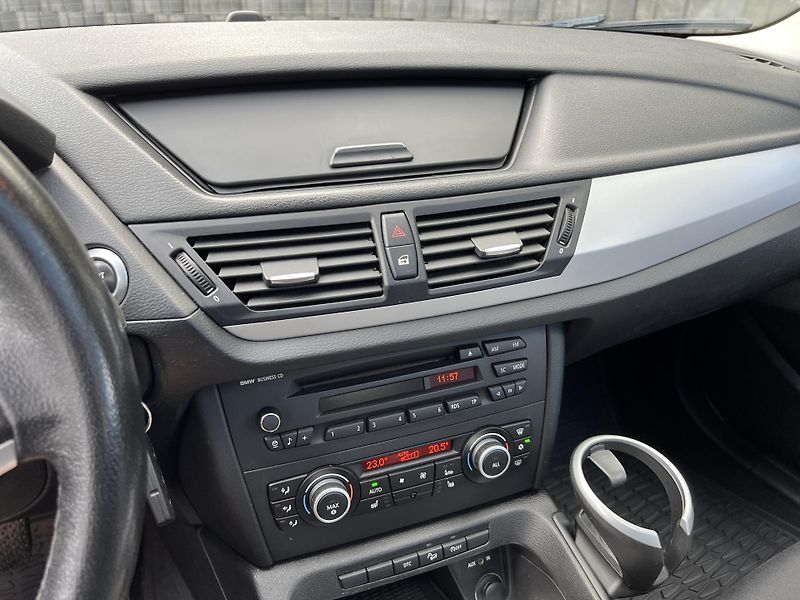 BMW X1 xDrive20d 130kW PANORAMA 1.MAJ - fotka 12 z 13