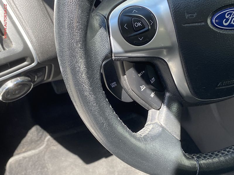 Ford Focus (2011) 1.6i, AC, temp, tažné - fotka 13 z 17